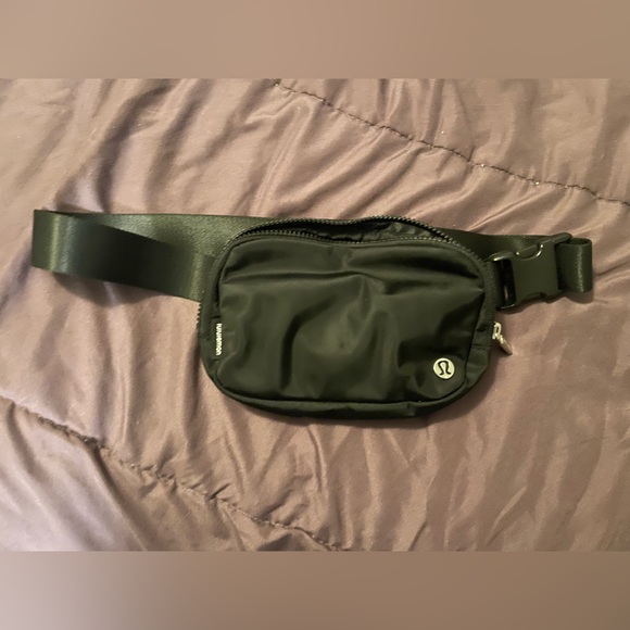 lululemon athletica Handbags - Lightly used Lululemon Everywhere black Nylon Belt bag/Crossbody